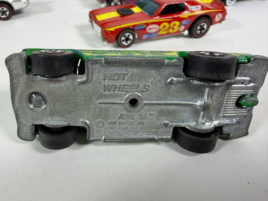 Just Added - Vintage Mattel Hot Wheels Redlines Cars Early Collection with Original 1969 Vinyl Collector's Race Case Storage Box - See Photos [Photo 16]