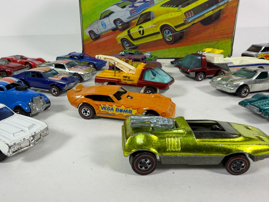 Just Added - Vintage Mattel Hot Wheels Redlines Cars Early Collection with Original 1969 Vinyl Collector's Race Case Storage Box - See Photos [Photo 4]