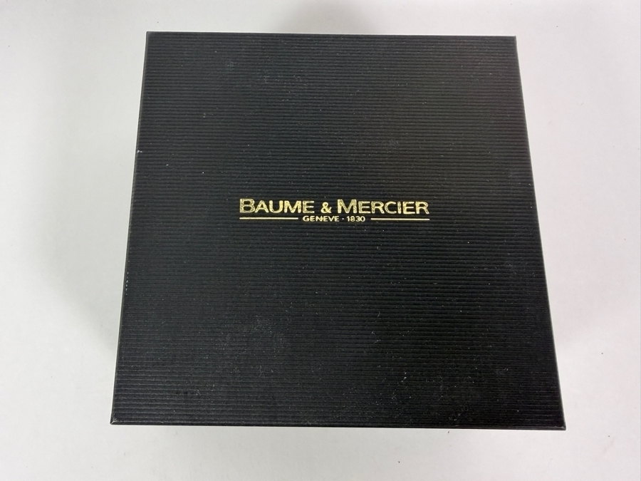 18K Solid Yellow Gold Men's Baume & Mercier Riviera Ref 87012 9 34mm Watch White Roman Numeral Dial Quartz Movement With Box 97.6g Estimate $9,500 to $12,500 [Photo 14]