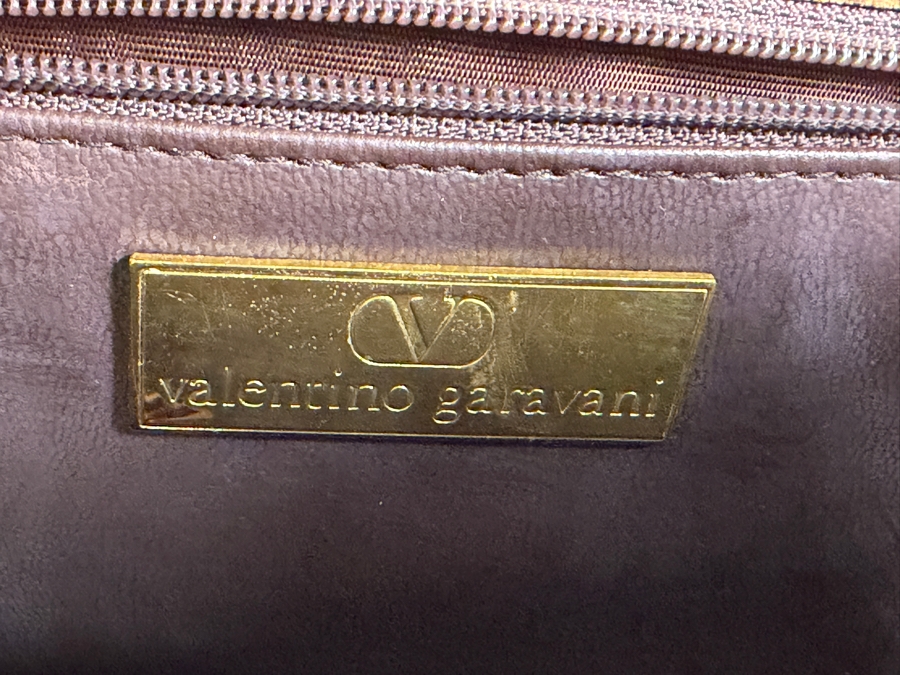 Valentino Garavani Vintage Brown Croc-Embossed Leather Envelope Flap Clutch Bag With Gold-Tone V Turn-Lock Clasp 12W [Photo 6]