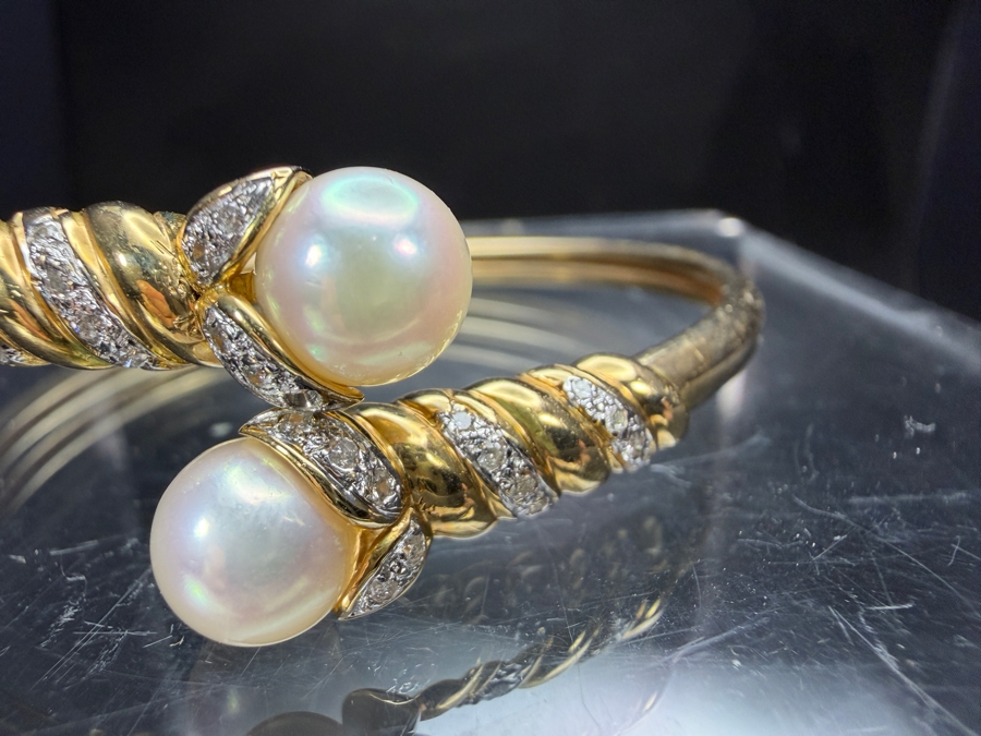 Vintage 14K Yellow Gold Diamond Accent Cultured Pearl Bangle Bracelet 11.0g Estimate $2,400 - $3,200 [Photo 5]