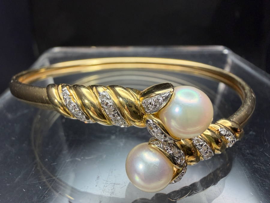 Vintage 14K Yellow Gold Diamond Accent Cultured Pearl Bangle Bracelet 11.0g Estimate $2,400 - $3,200 [Photo 2]