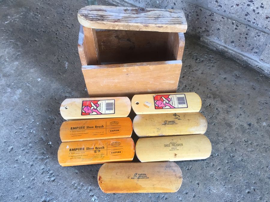 Vintage Shoe Shine Box With (7) Shoe Brushes [Photo 4]