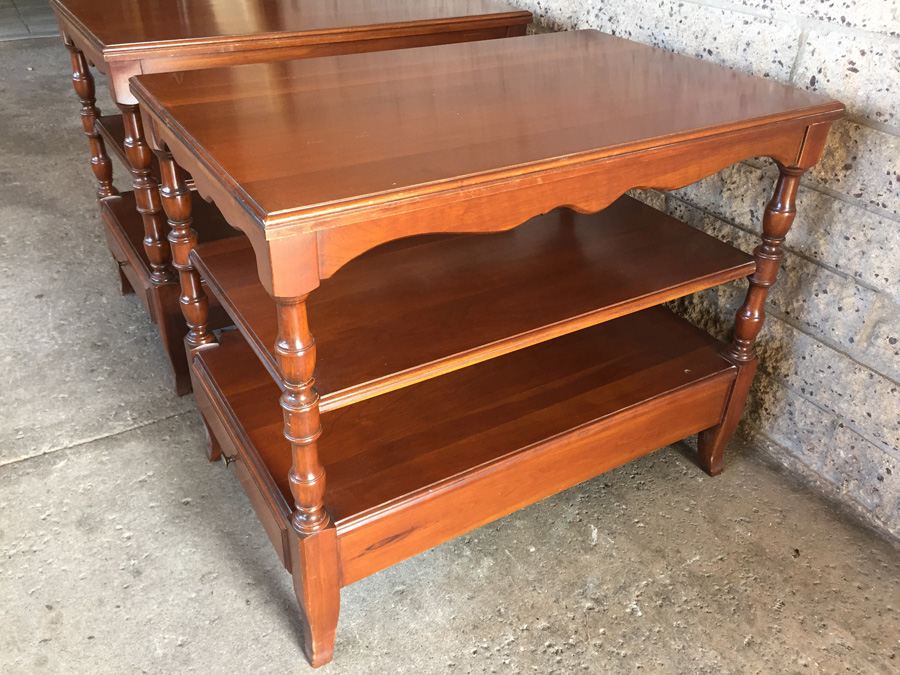 Pair Of Pennsylvania House Mahogany End Tables [Photo 3]