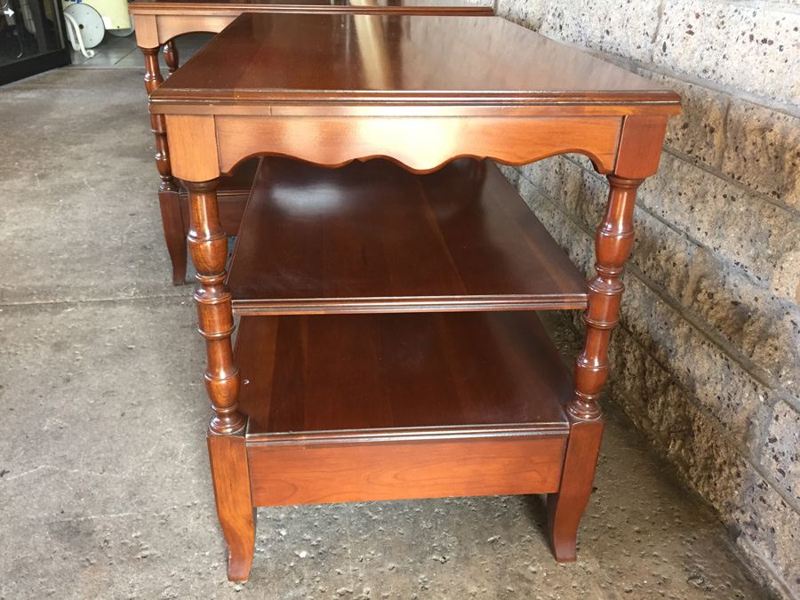 Pair Of Pennsylvania House Mahogany End Tables [Photo 6]