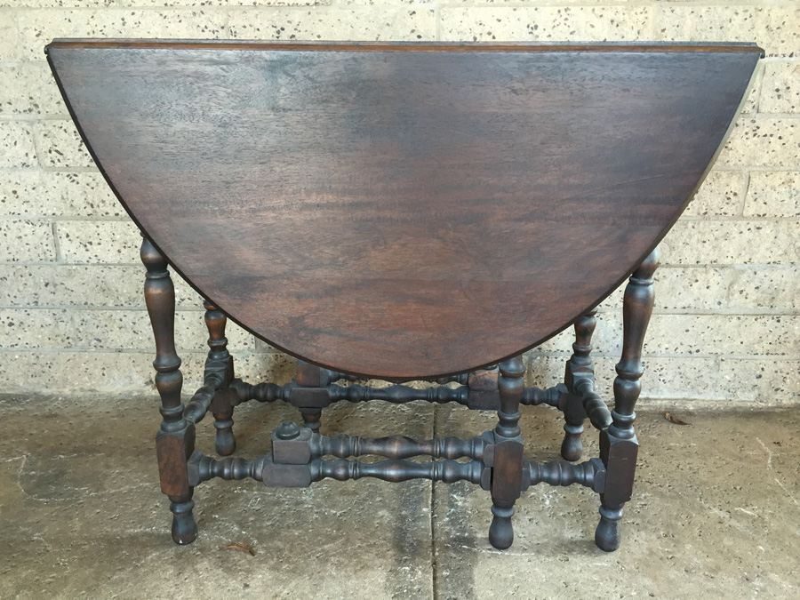 William & Mary Style Turned Gateleg Drop-Leaf Table [Photo 1]