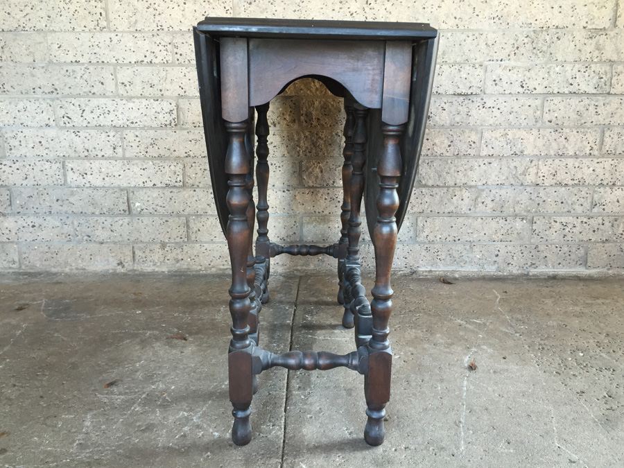 William & Mary Style Turned Gateleg Drop-Leaf Table [Photo 2]