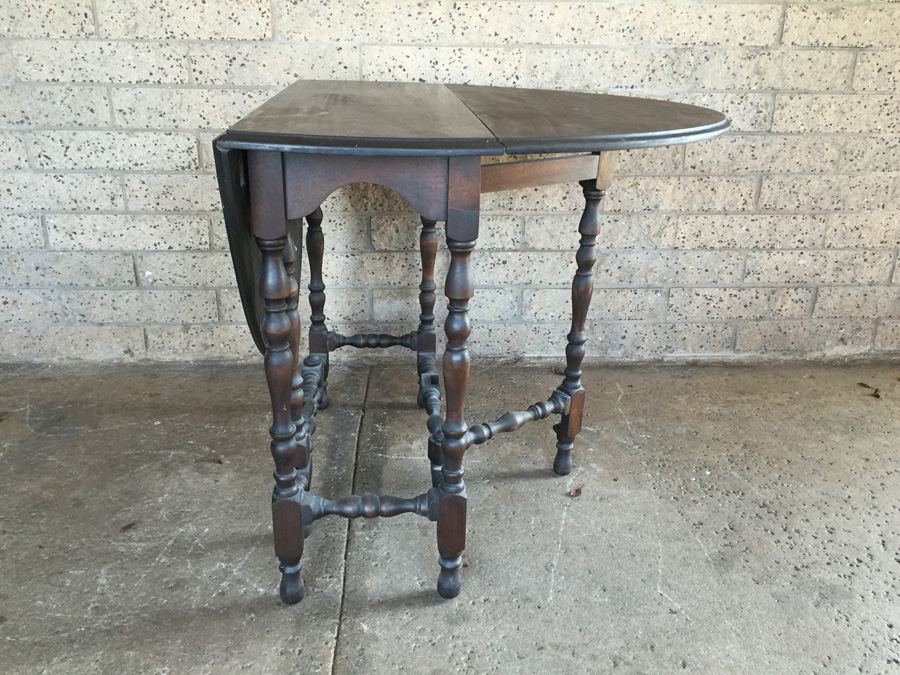 William & Mary Style Turned Gateleg Drop-Leaf Table [Photo 3]