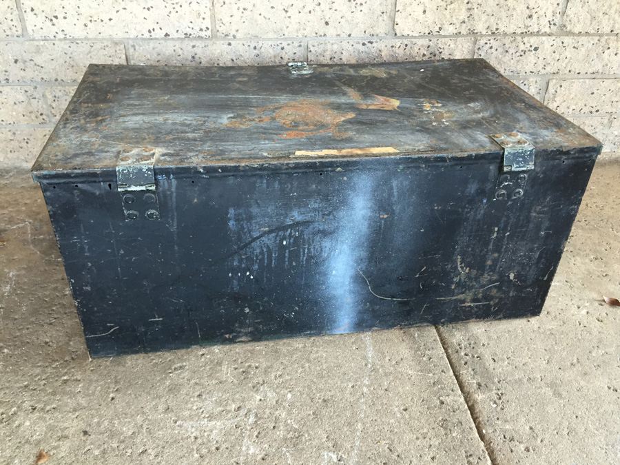 Vintage Metal Trunk With Horses [Photo 7]