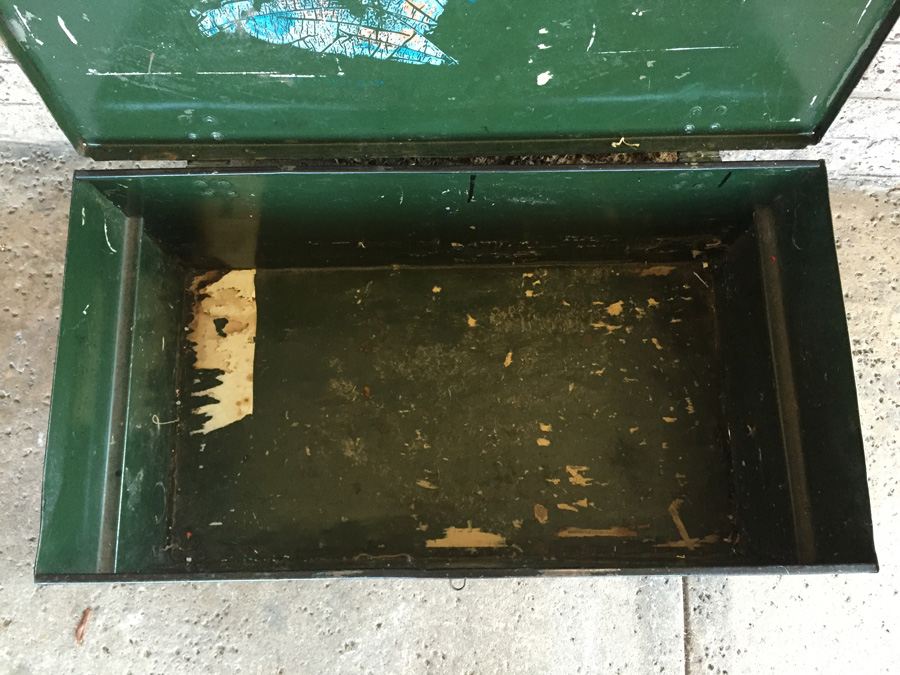 Vintage Metal Trunk With Horses [Photo 6]