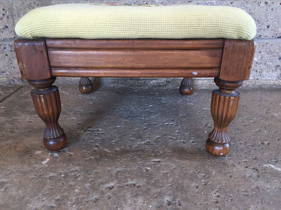 Needlepoint Footstool Stool [Photo 2]