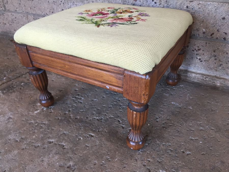 Needlepoint Footstool Stool [Photo 4]