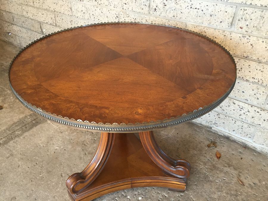 Round End Table [Photo 2]