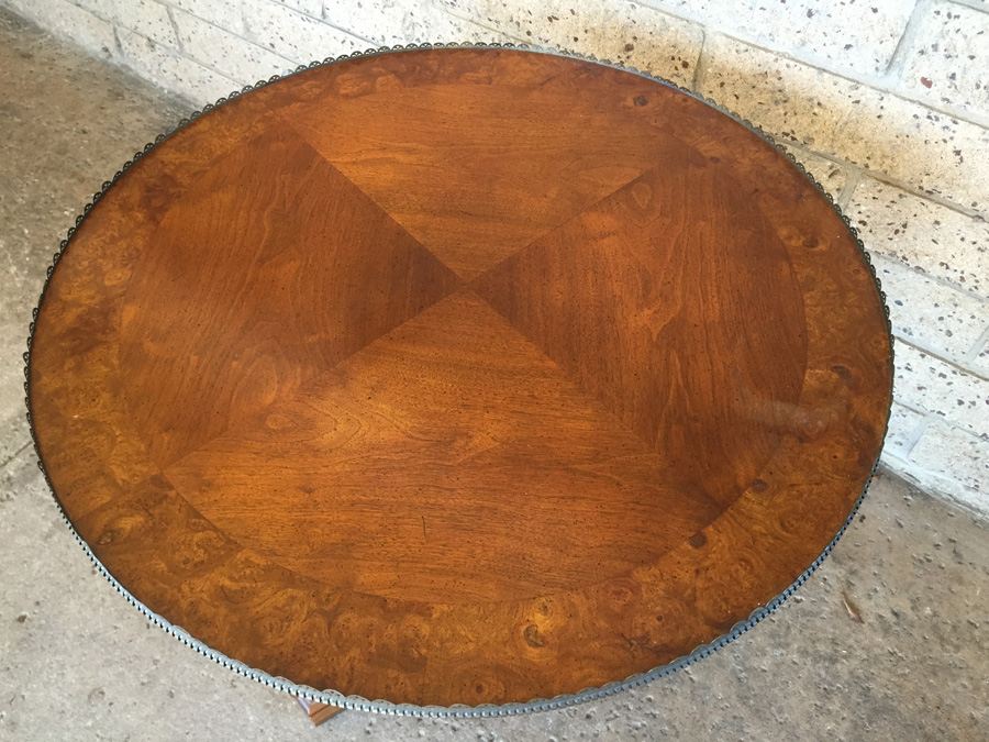 Round End Table [Photo 3]