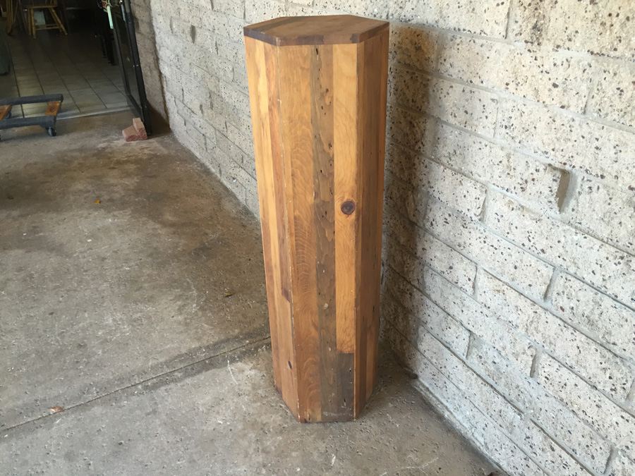 Wooden Pedestal [Photo 4]