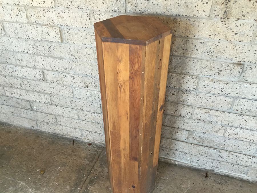 Wooden Pedestal [Photo 2]