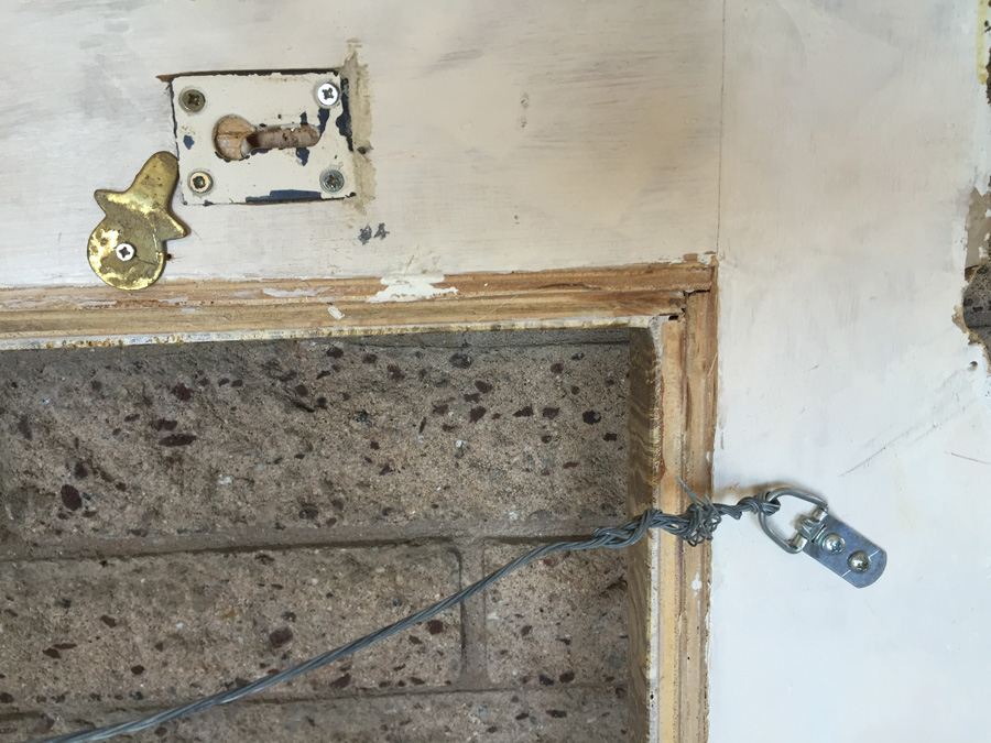 Hanging White Wooden Frame [Photo 9]