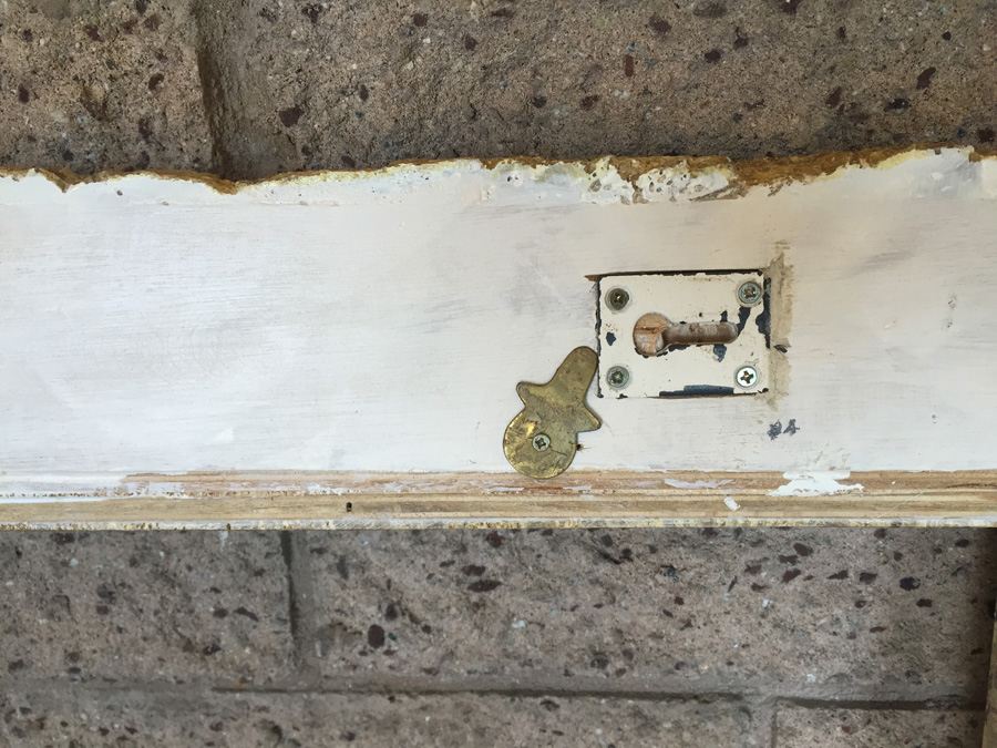 Hanging White Wooden Frame [Photo 10]