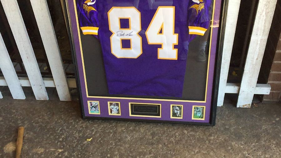 Randy Moss Framed And Signed Purple Minnesota Vikings Jersey And Rookie Football Cards (One Card Signed) [Photo 4]