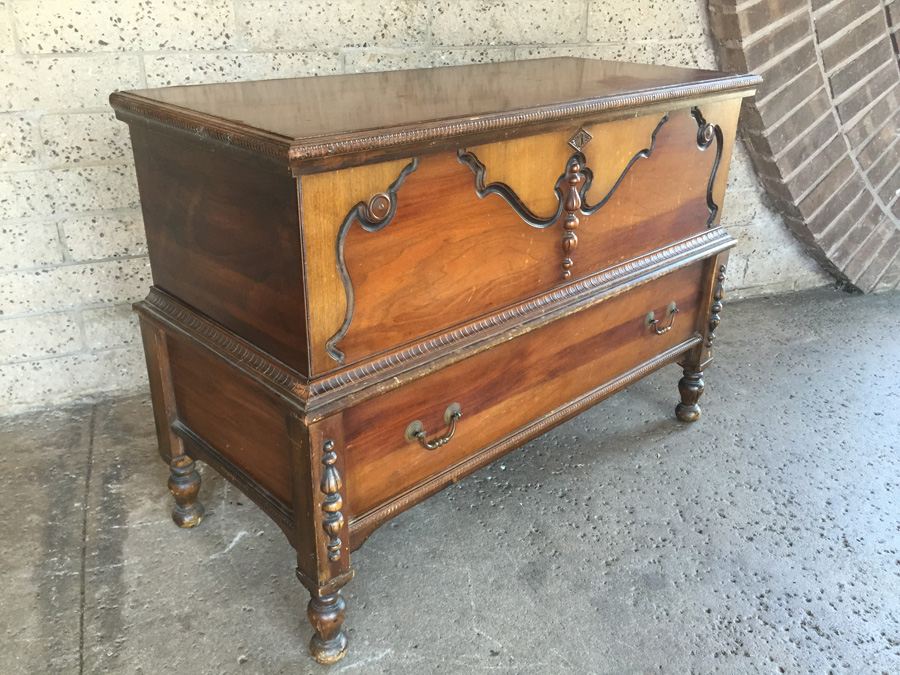 Vintage Ed Roos Company Forest Park Cedar Chest [Photo 8]