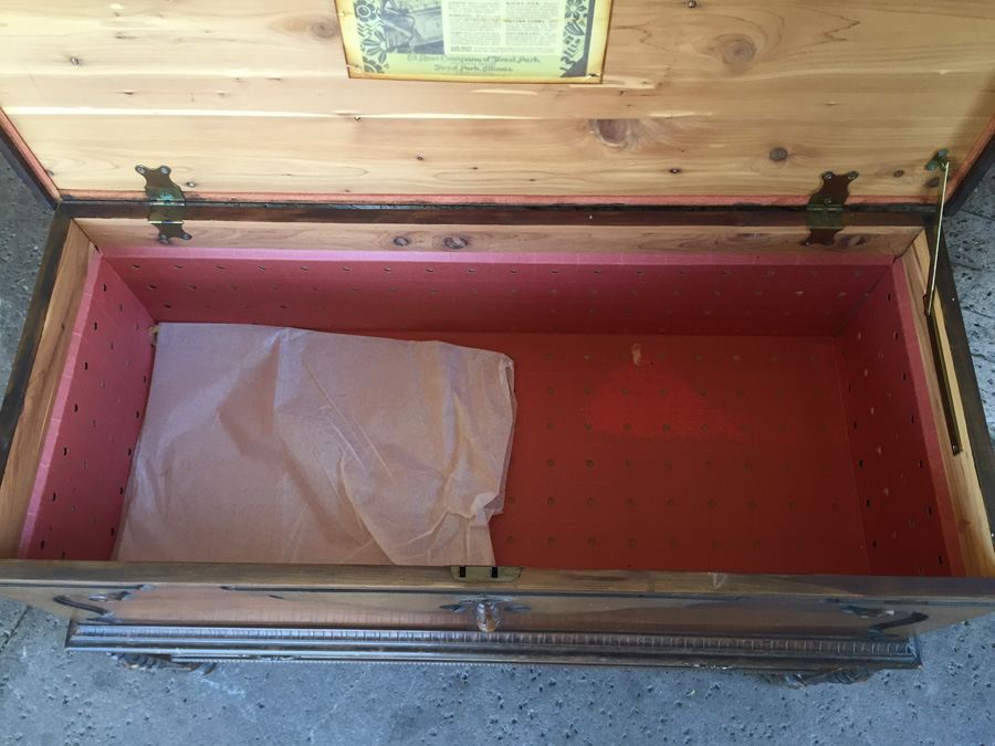Vintage Ed Roos Company Forest Park Cedar Chest [Photo 10]