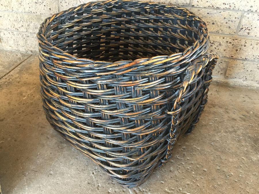 Large Basket Lot [Photo 4]