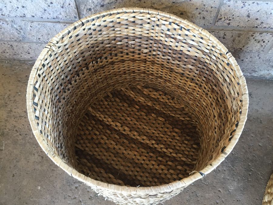 Large Basket Lot [Photo 8]