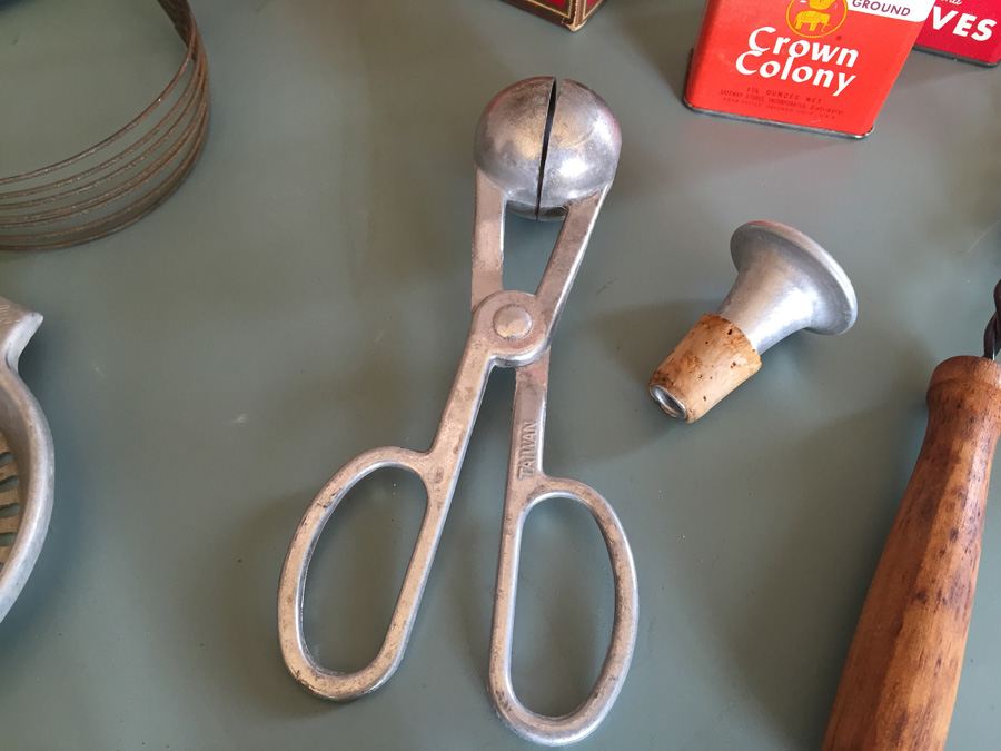 Vintage Kitchen Item Lot (Does Not Include Table) [Photo 15]