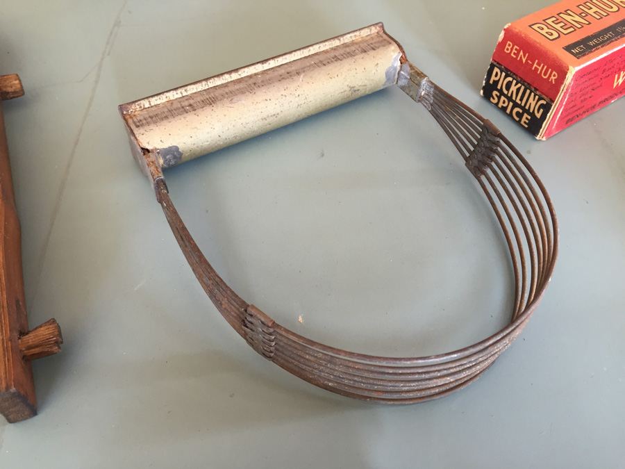 Vintage Kitchen Item Lot (Does Not Include Table) [Photo 13]