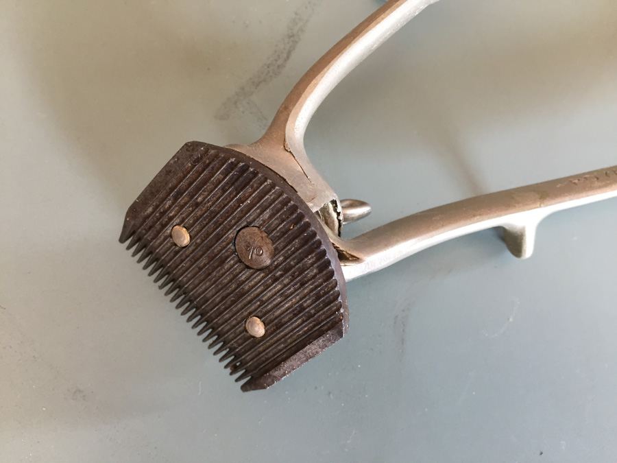 Vintage Manual Hair Clippers Trimmers And Vintage Hair Curling Iron Lot [Photo 7]