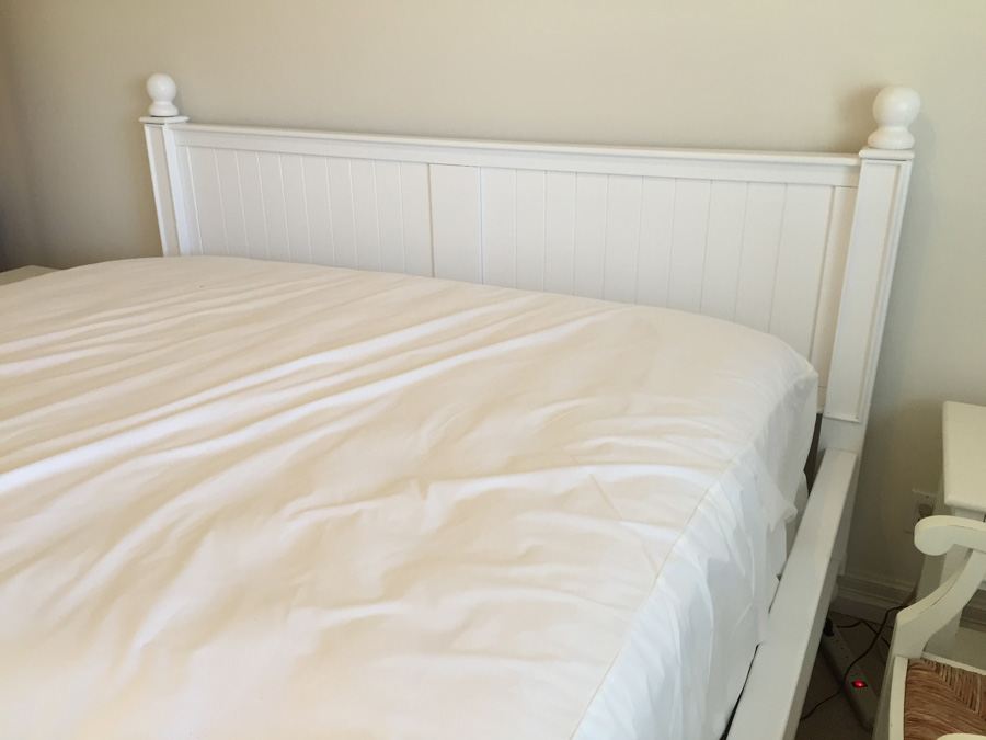 White Pottery Barn King Size Bed Does Not Include Mattress Pictured white-pottery-barn-king-size-bed-does-not-include-mattress-pictured