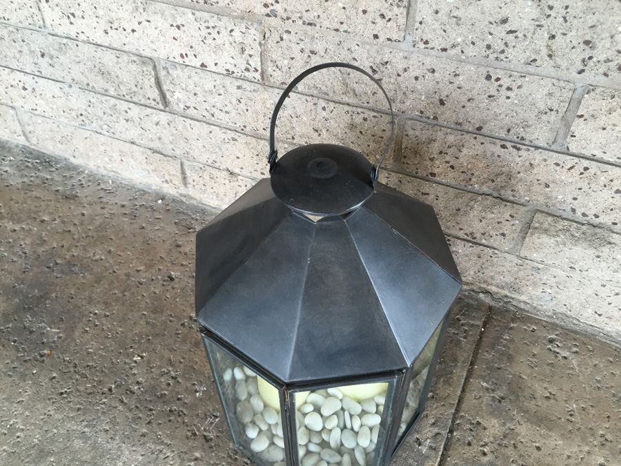 Metal Lantern Candle Holder [Photo 3]