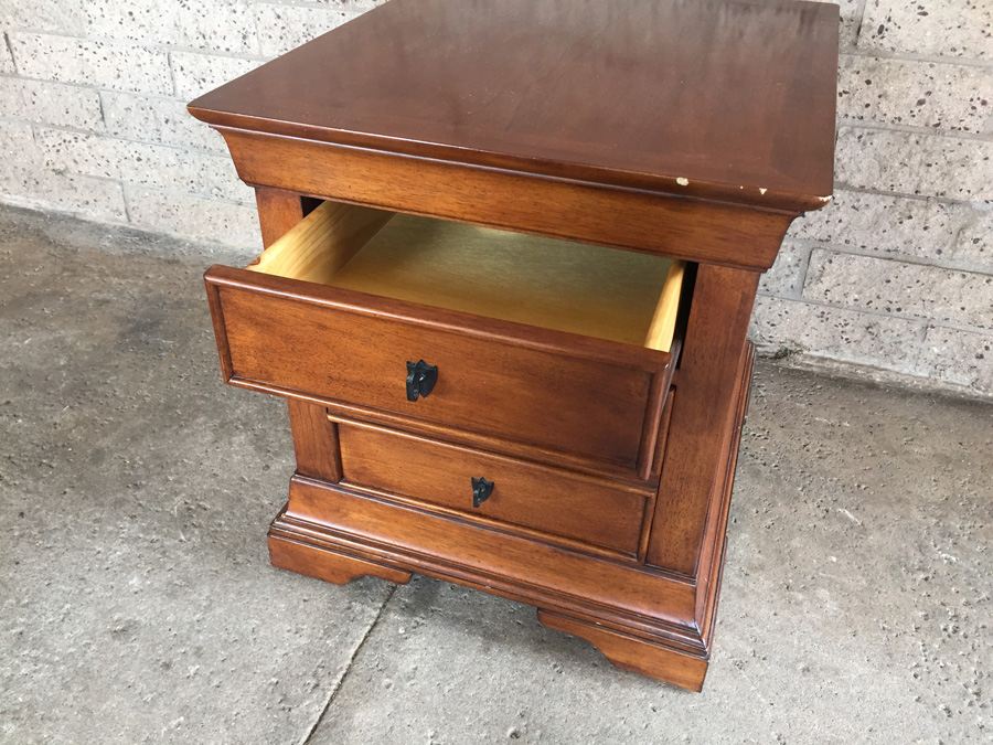 3-Drawer End Table [Photo 4]