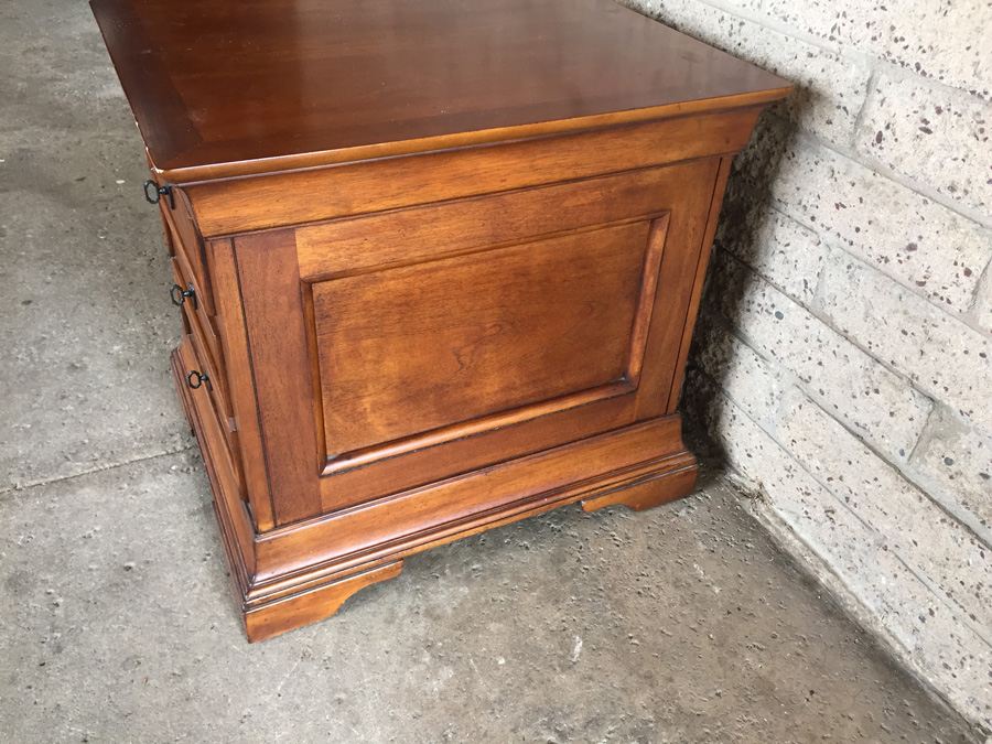 3-Drawer End Table [Photo 3]