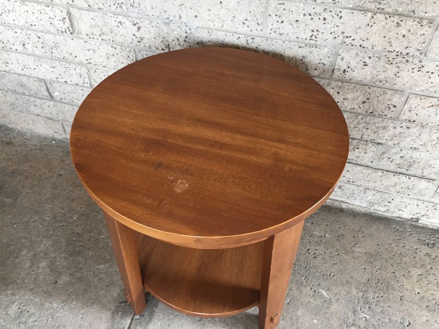 Round Two-Tier End Table [Photo 3]