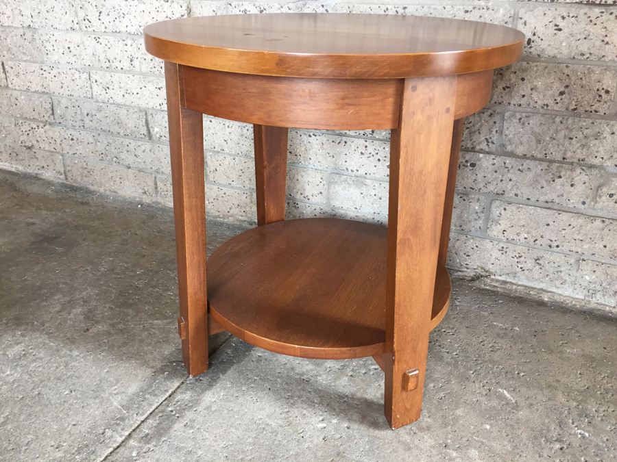 Round Two-Tier End Table [Photo 4]