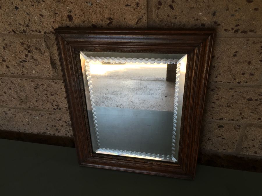 Small Framed Vintage Mirror [Photo 6]