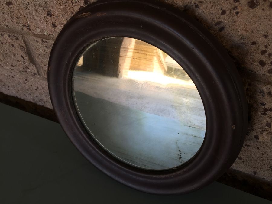 Small Round Vintage Mirror [Photo 6]