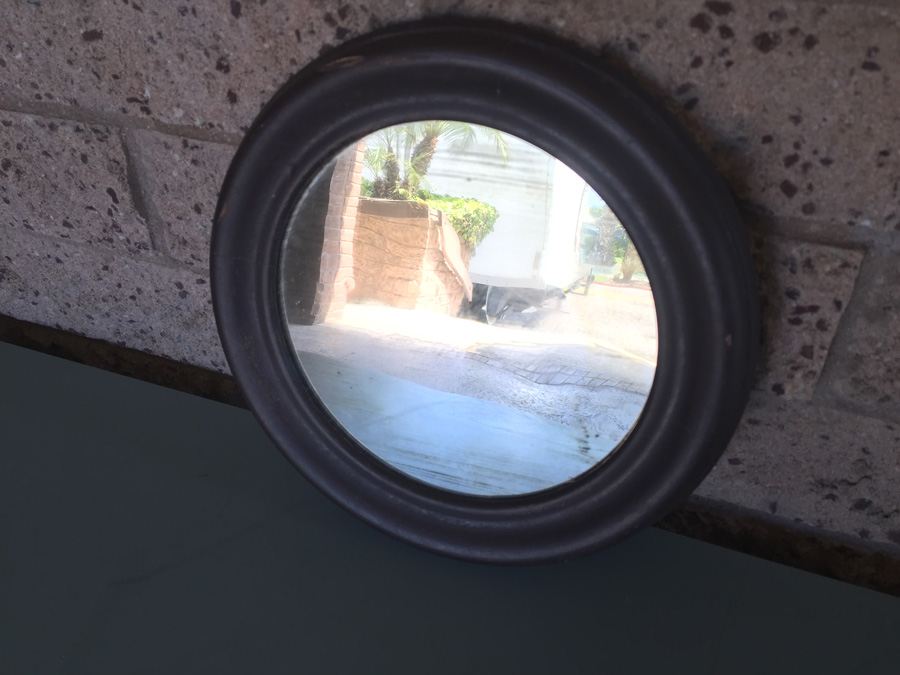 Small Round Vintage Mirror [Photo 3]