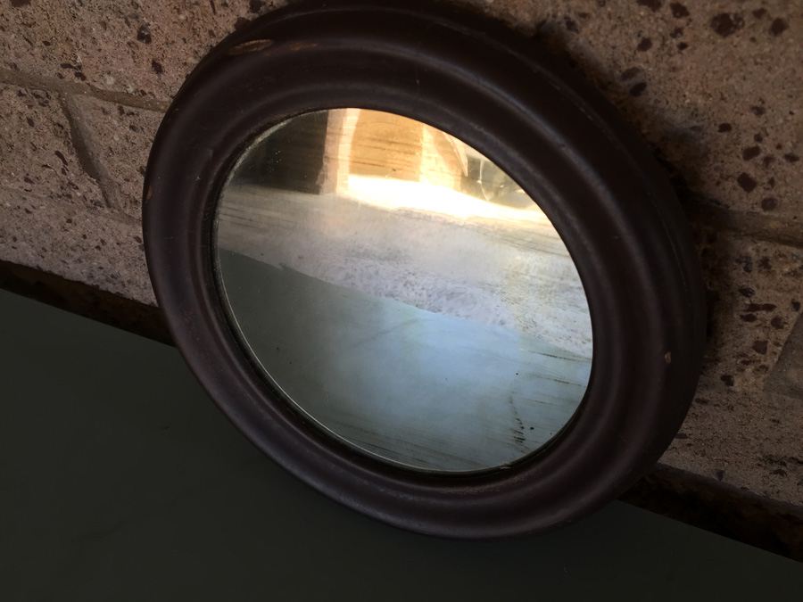 Small Round Vintage Mirror [Photo 2]
