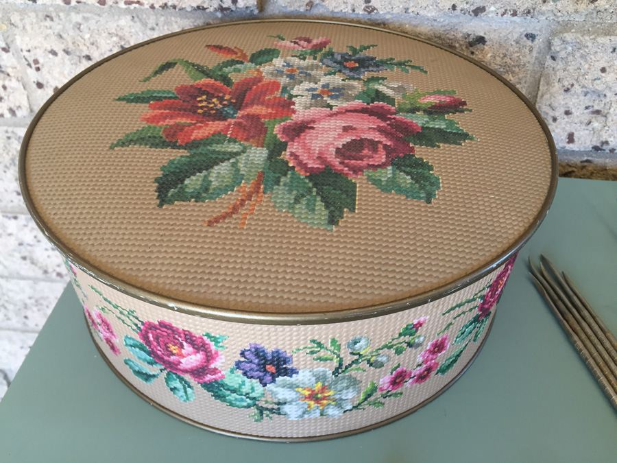 1847 Rogers Bros. Silverplate Flatware Set And Tin [Photo 11]