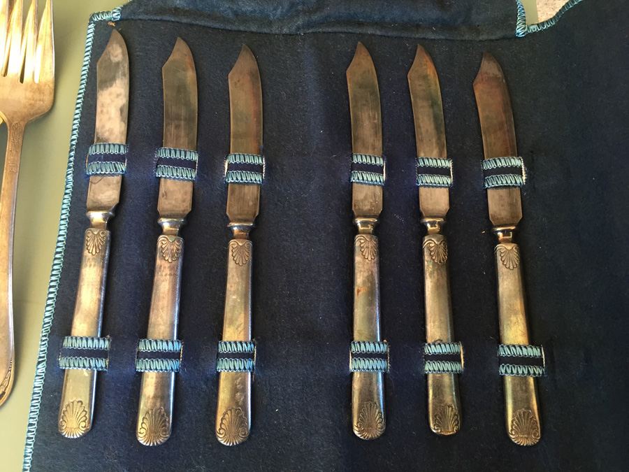1847 Rogers Bros. Silverplate Flatware Set And Tin [Photo 2]