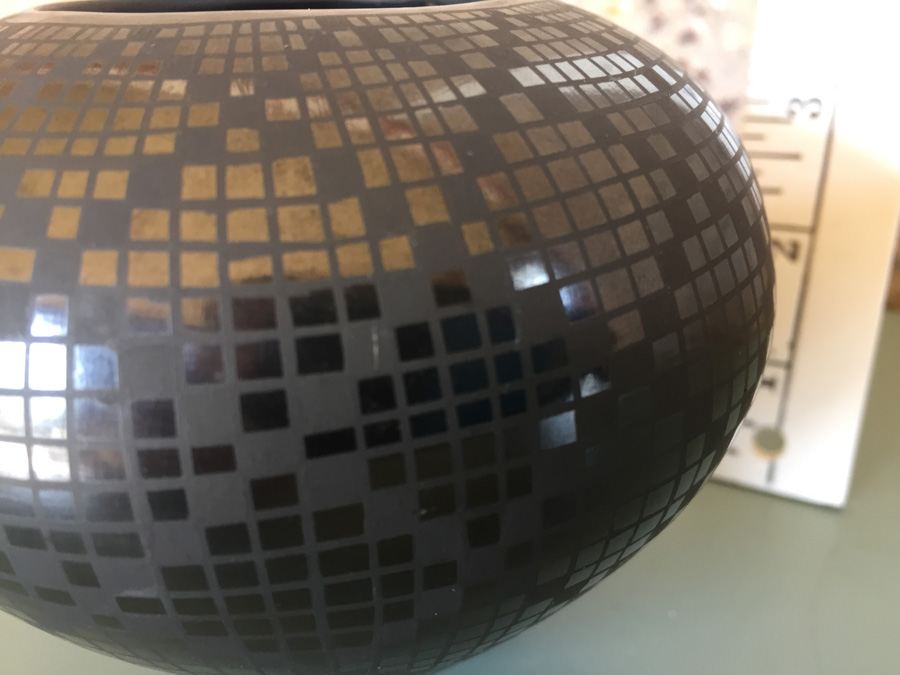 Mata Ortiz Potter Luz Elva Ramirez Black On Black Geometric Design Pot Vase Vessel - Estimate $150-$300 [Photo 5]