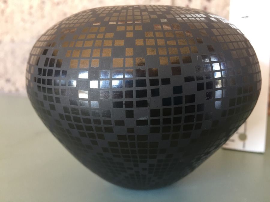 Mata Ortiz Potter Luz Elva Ramirez Black On Black Geometric Design Pot Vase Vessel - Estimate $150-$300 [Photo 4]