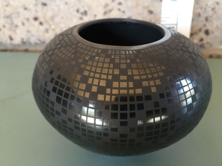 Mata Ortiz Potter Luz Elva Ramirez Black On Black Geometric Design Pot Vase Vessel - Estimate $150-$300