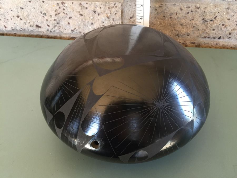 Mata Ortiz Potter Jaime Quezada Black on Black Pottery Pot Vase - Estimate $600-$900 [Photo 11]