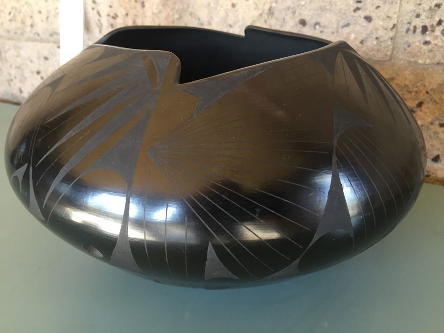 Mata Ortiz Potter Jaime Quezada Black on Black Pottery Pot Vase - Estimate $600-$900 [Photo 5]