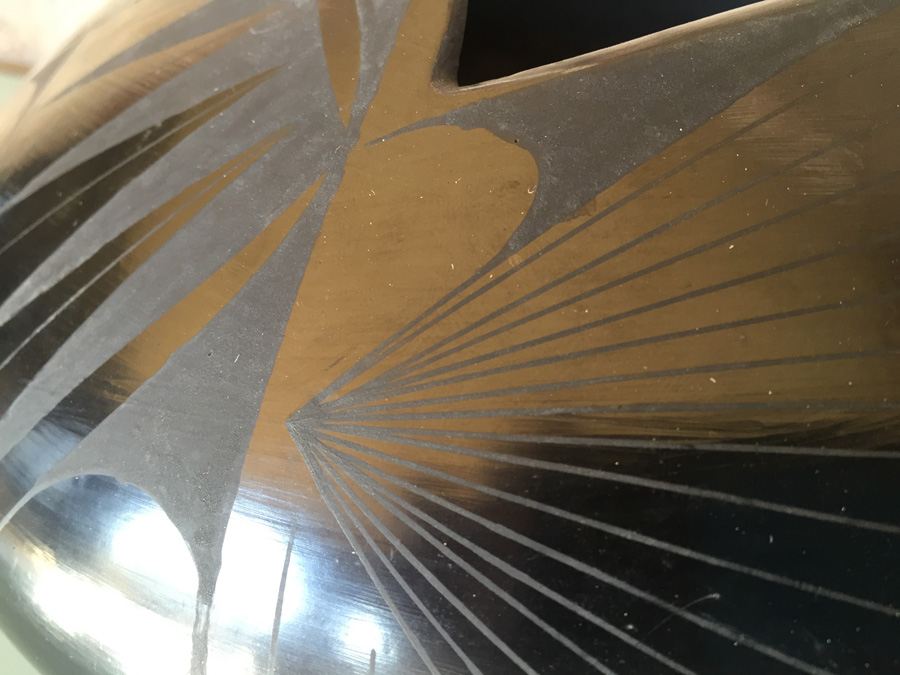 Mata Ortiz Potter Jaime Quezada Black on Black Pottery Pot Vase - Estimate $600-$900 [Photo 7]