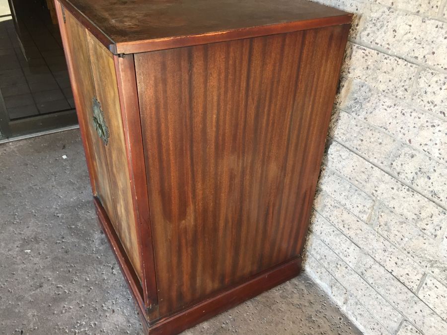 Old PHILCO Radio Asian-Style Cabinet On Casters [Photo 6]