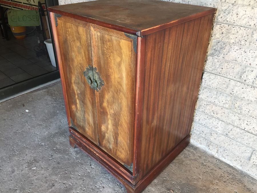 Old PHILCO Radio Asian-Style Cabinet On Casters [Photo 2]